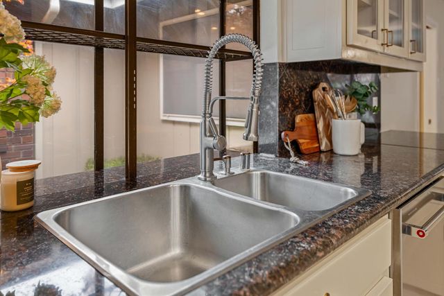 3829 Mondrian Dr, Modesto, CA 95356