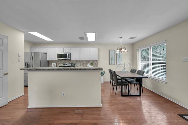 106 N Walden Elms Circle, The Woodlands, TX 77382