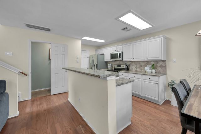 106 N Walden Elms Circle, The Woodlands, TX 77382