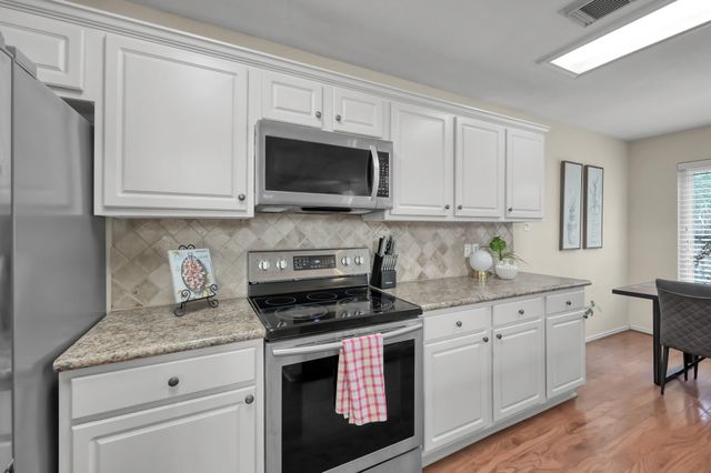 106 N Walden Elms Circle, The Woodlands, TX 77382