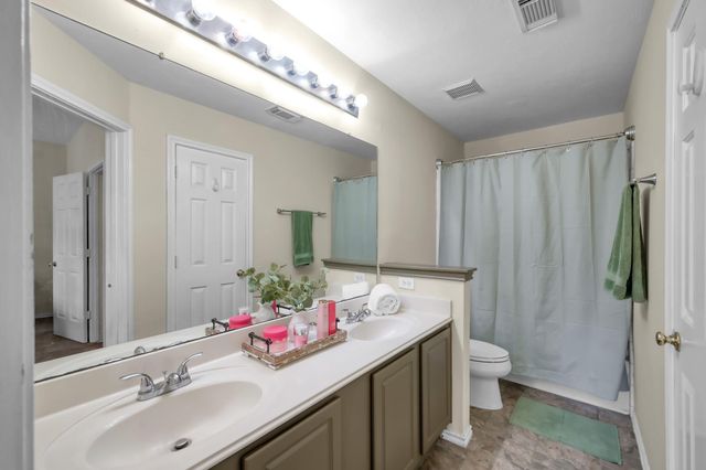 106 N Walden Elms Circle, The Woodlands, TX 77382