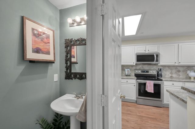 106 N Walden Elms Circle, The Woodlands, TX 77382