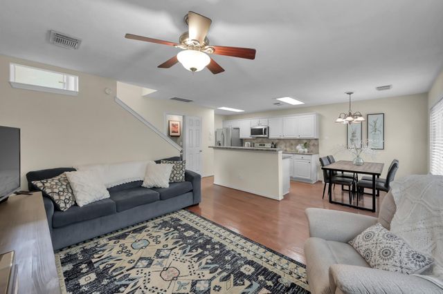 106 N Walden Elms Circle, The Woodlands, TX 77382