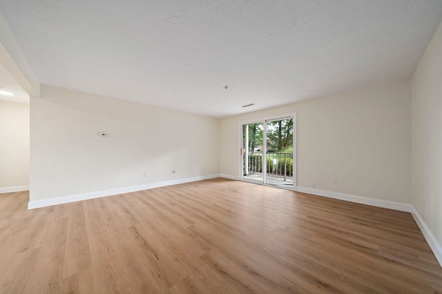 18 Kingswood Dr 5, Abington, MA 02351
