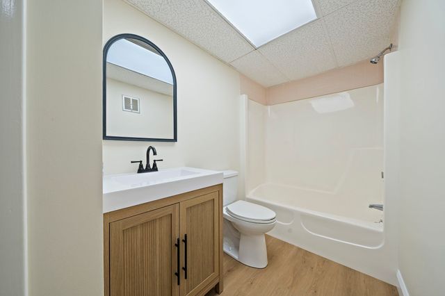 18 Kingswood Dr 5, Abington, MA 02351