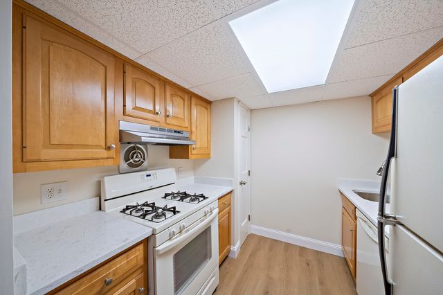 18 Kingswood Dr 5, Abington, MA 02351