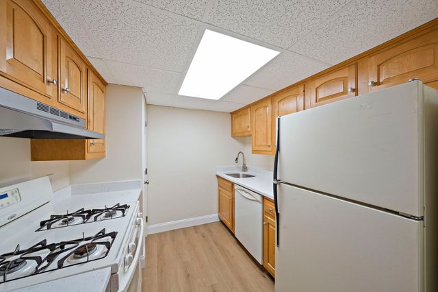 18 Kingswood Dr 5, Abington, MA 02351
