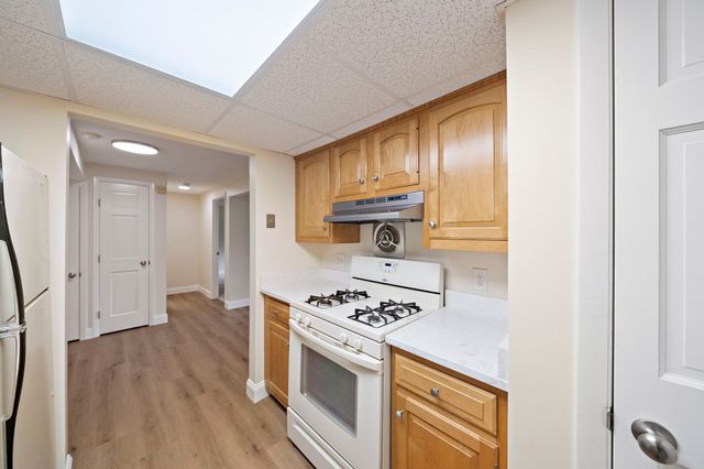 18 Kingswood Dr 5, Abington, MA 02351