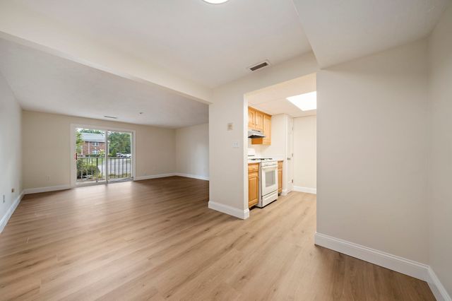 18 Kingswood Dr 5, Abington, MA 02351