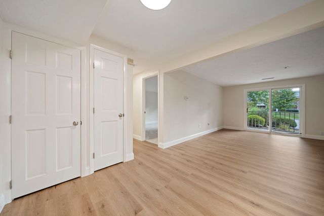 18 Kingswood Dr 5, Abington, MA 02351