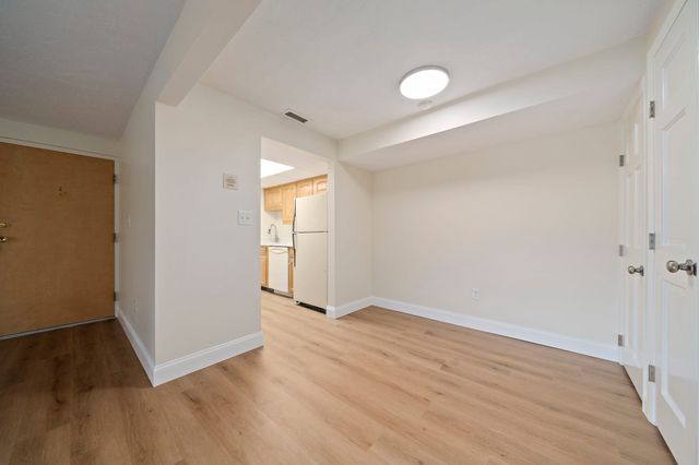 18 Kingswood Dr 5, Abington, MA 02351