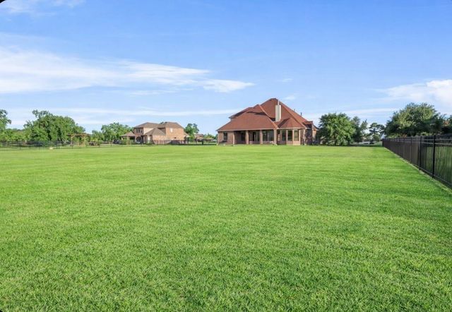 6311 Redfish Reef Drive, Beach City, TX 77523