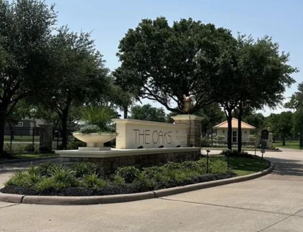 6311 Redfish Reef Drive, Beach City, TX 77523