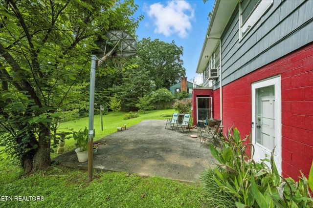 307 Iroquois Drive, Knoxville, TN 37914