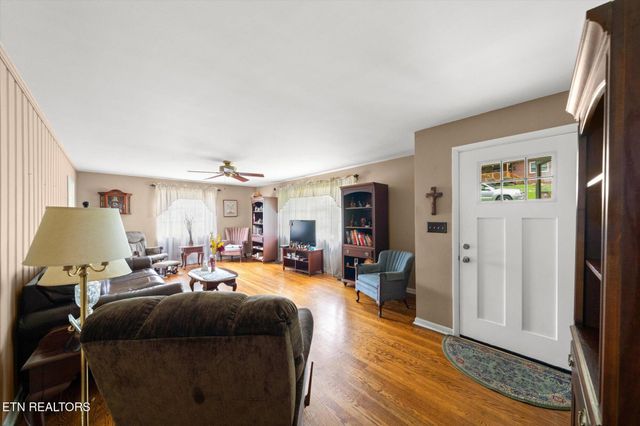 307 Iroquois Drive, Knoxville, TN 37914