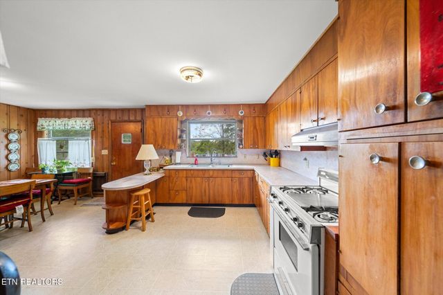 307 Iroquois Drive, Knoxville, TN 37914