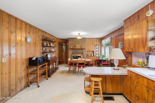 307 Iroquois Drive, Knoxville, TN 37914