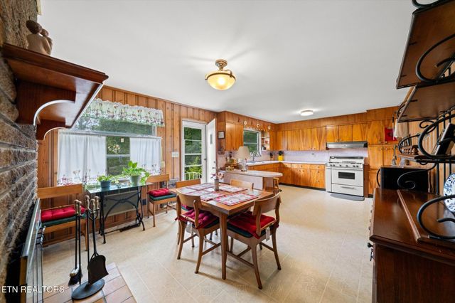 307 Iroquois Drive, Knoxville, TN 37914