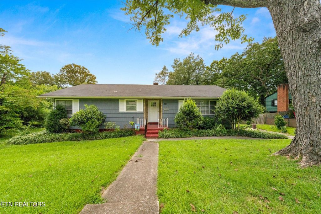 307 Iroquois Drive, Knoxville, TN 37914