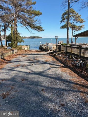 239 LANE RD, Reedville, VA 22539