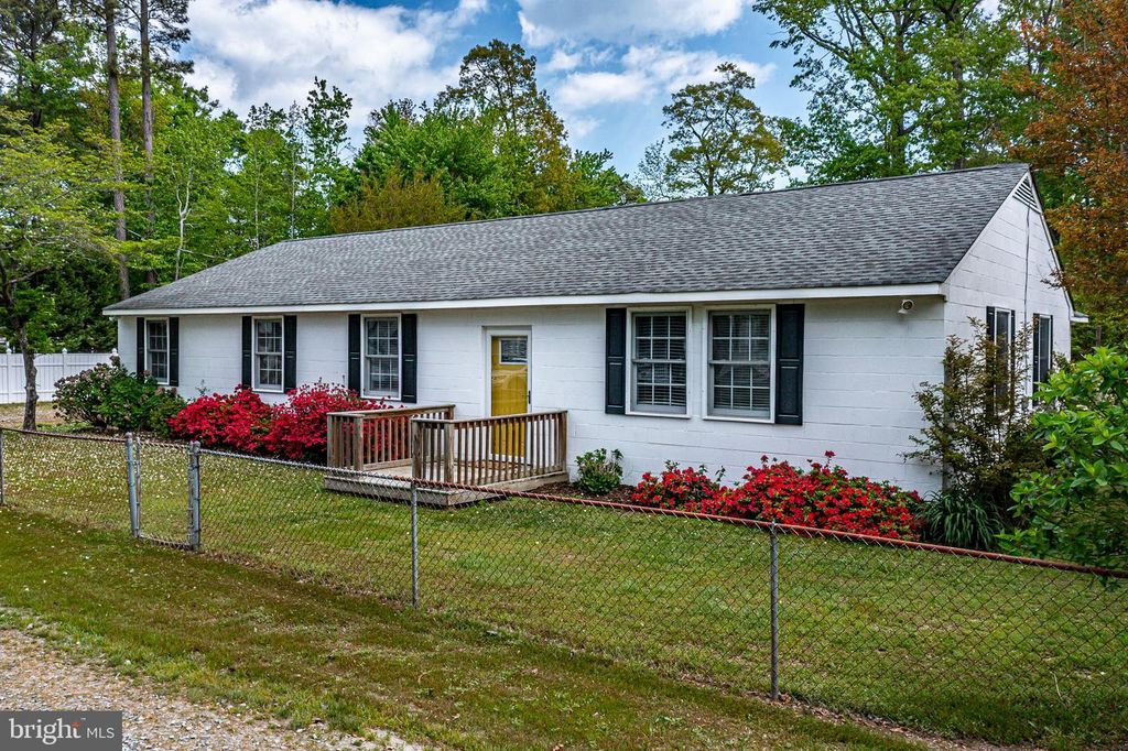 239 LANE RD, Reedville, VA 22539