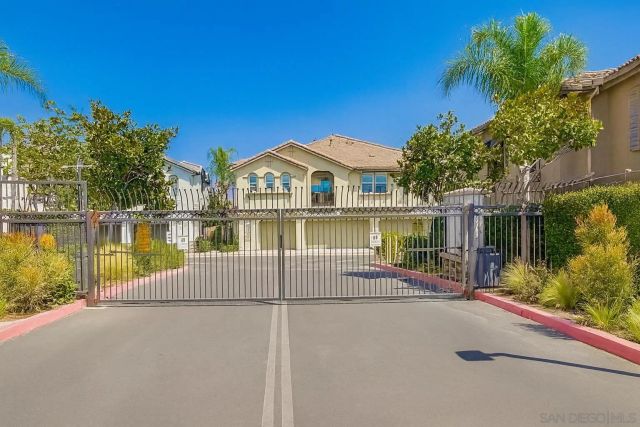 425 S Meadowbrook Dr 124, San Diego, CA 92114