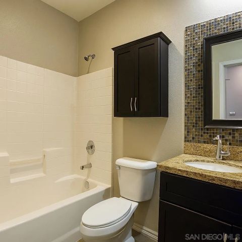 425 S Meadowbrook Dr 124, San Diego, CA 92114