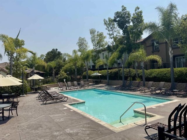 425 S Meadowbrook Dr 124, San Diego, CA 92114