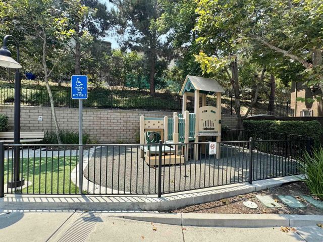 425 S Meadowbrook Dr 124, San Diego, CA 92114