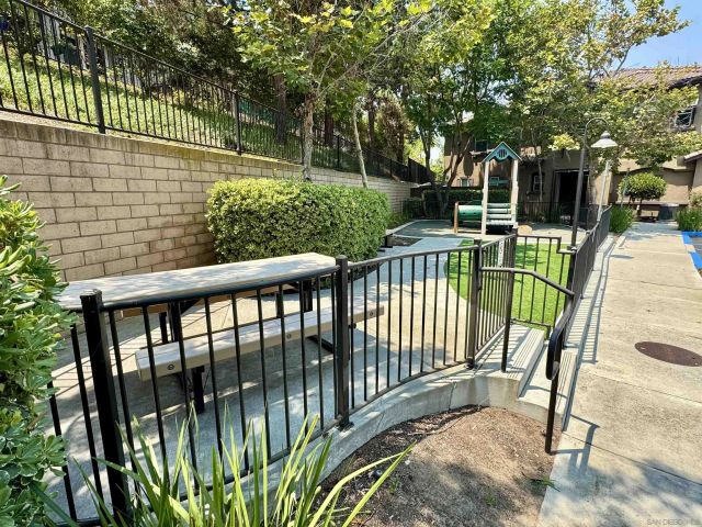 425 S Meadowbrook Dr 124, San Diego, CA 92114