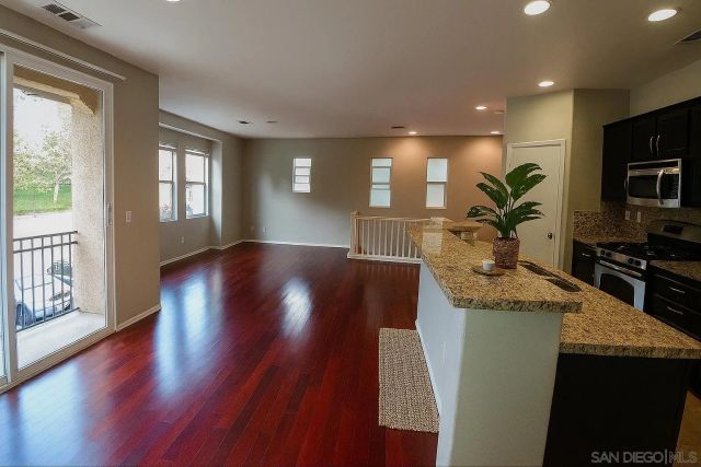 425 S Meadowbrook Dr 124, San Diego, CA 92114