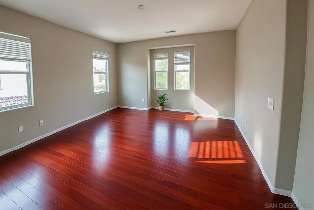 425 S Meadowbrook Dr 124, San Diego, CA 92114