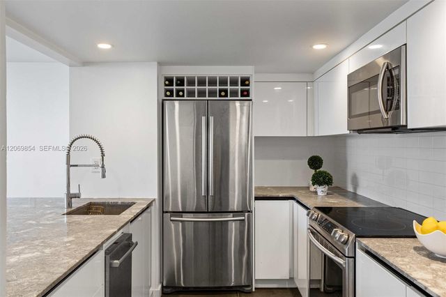 540 Brickell Key Drive 1519, Miami, FL 33131