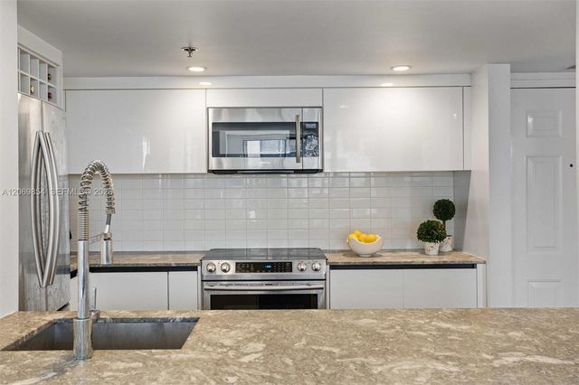 540 Brickell Key Drive 1519, Miami, FL 33131