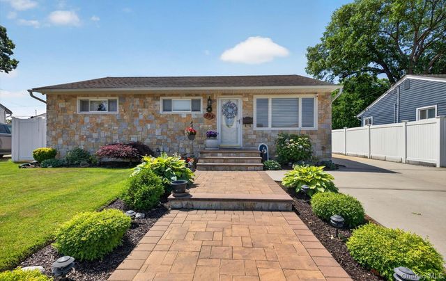 795 Herman Avenue, Franklin Square, NY 11010