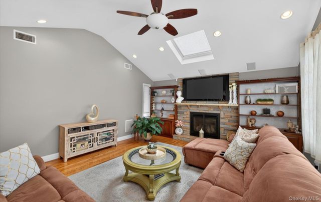 795 Herman Avenue, Franklin Square, NY 11010