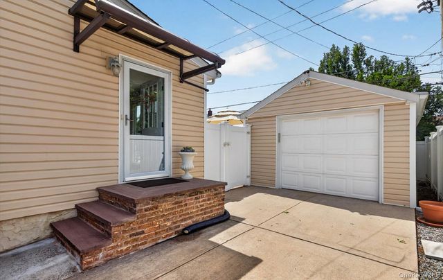 795 Herman Avenue, Franklin Square, NY 11010