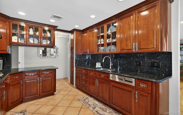 795 Herman Avenue, Franklin Square, NY 11010