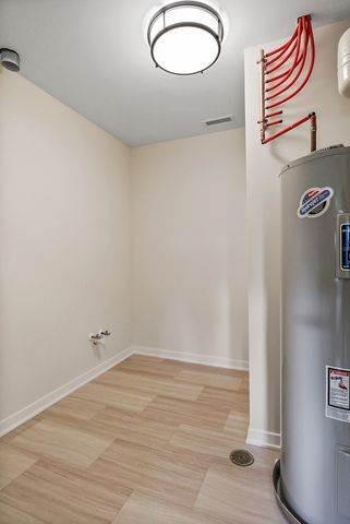 2034 W 75th Place 38, Merrillville, IN 46410