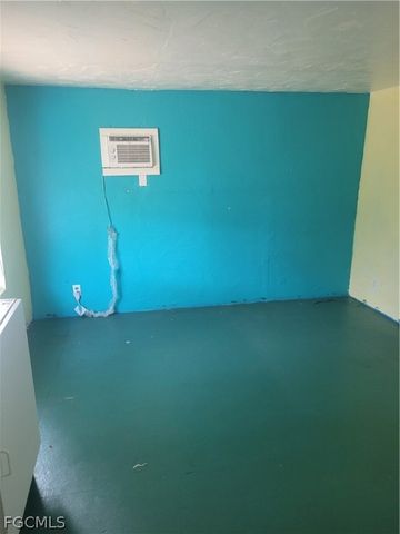 8230 Tolles DR, North Fort Myers, FL 33917