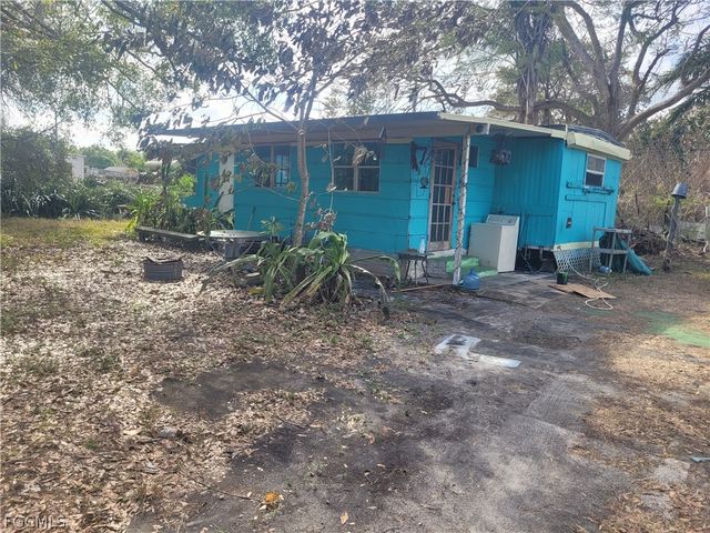 8230 Tolles DR, North Fort Myers, FL 33917