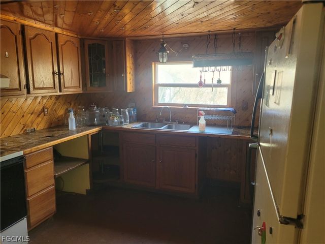 8230 Tolles DR, North Fort Myers, FL 33917