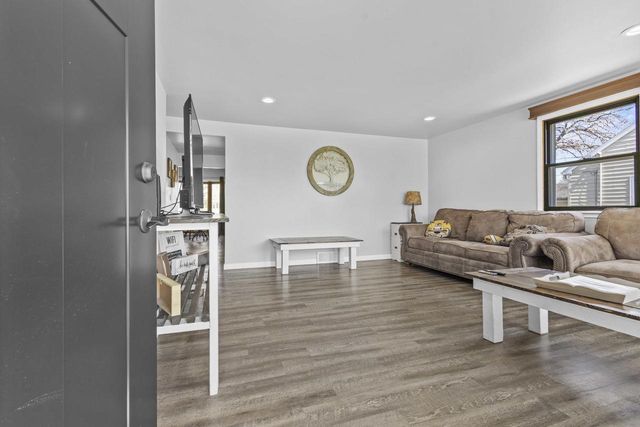 1204 THORNDALE STREET, Green Bay, WI 54304