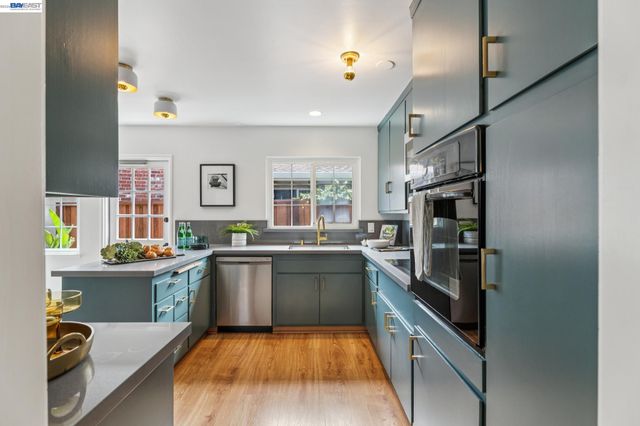 3280 Adams St, Alameda, CA 94501