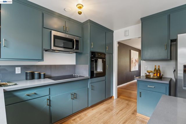 3280 Adams St, Alameda, CA 94501