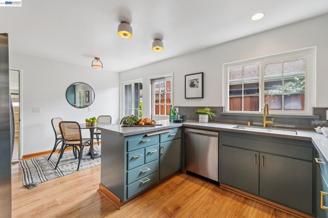 3280 Adams St, Alameda, CA 94501