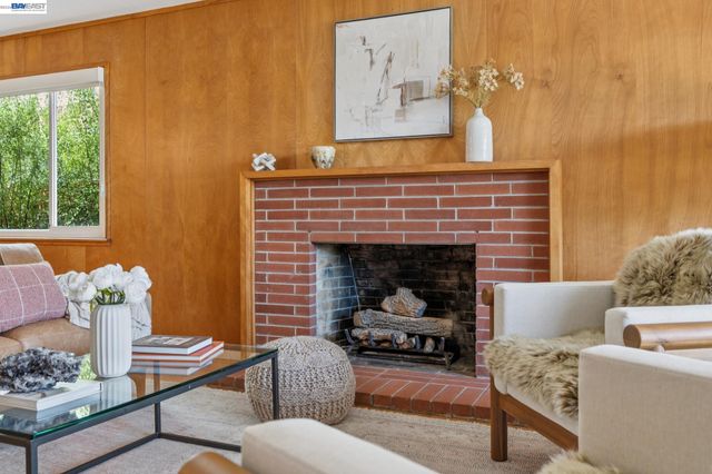 3280 Adams St, Alameda, CA 94501