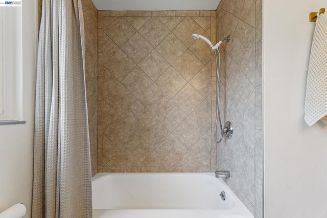3280 Adams St, Alameda, CA 94501