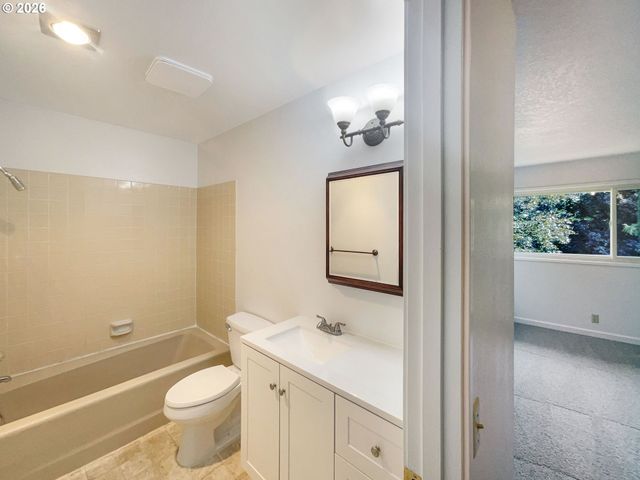 3101 MCNARY Pkwy 12, Lake Oswego, OR 97035