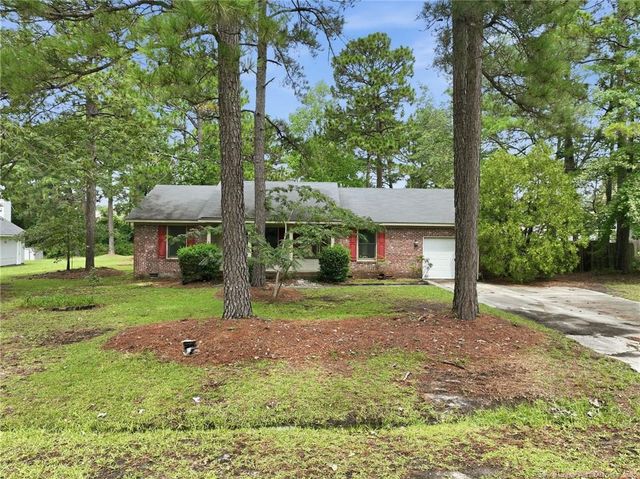 924 E Winds Lane, Fayetteville, NC 28311